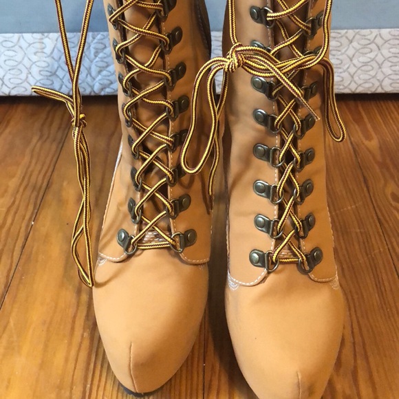 Tan zip and lace up boots! Size 8 1/2. - Picture 1 of 3